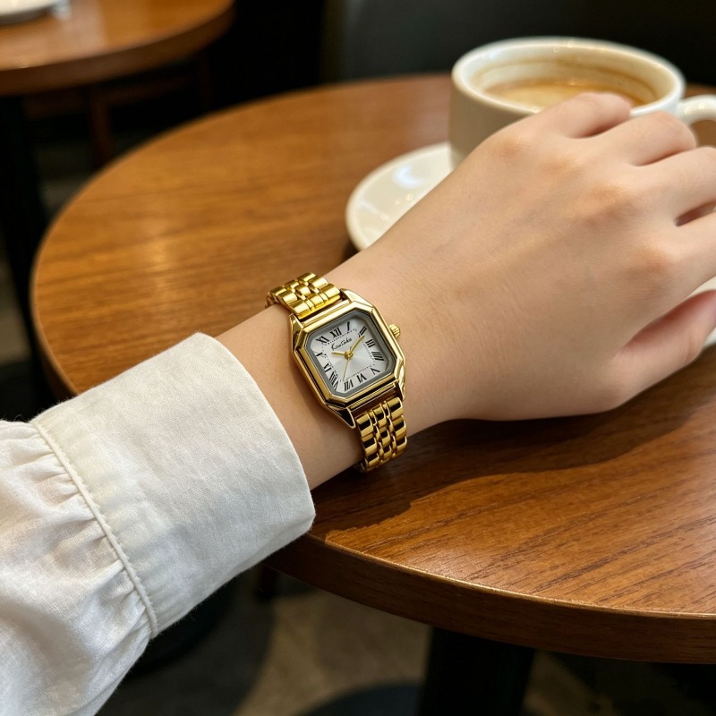 Roman Dial Small Square Watch  - đánh giá và giá Luxury Watch Casio