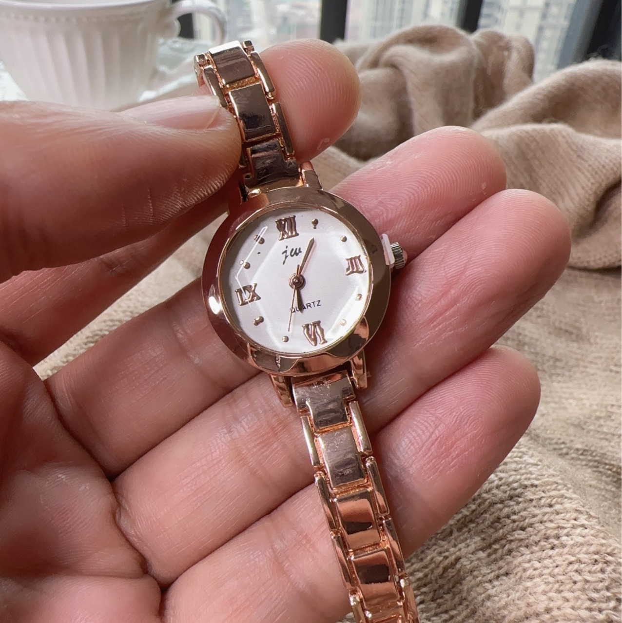 Women's minimalist and compact - đánh giá và giá Luxury Watch Safe