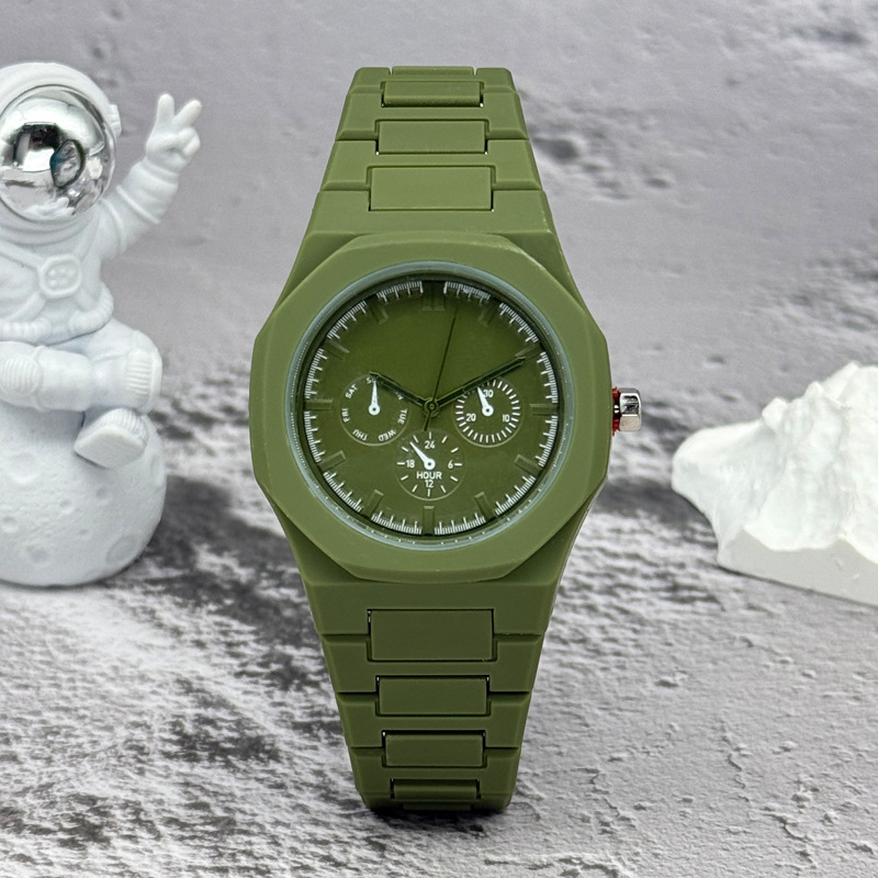 Famous Brand Fake Three-Eyed D - đánh giá và giá Luxury Watch Magazine